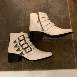 Steve Madden Billey White Leather Booties